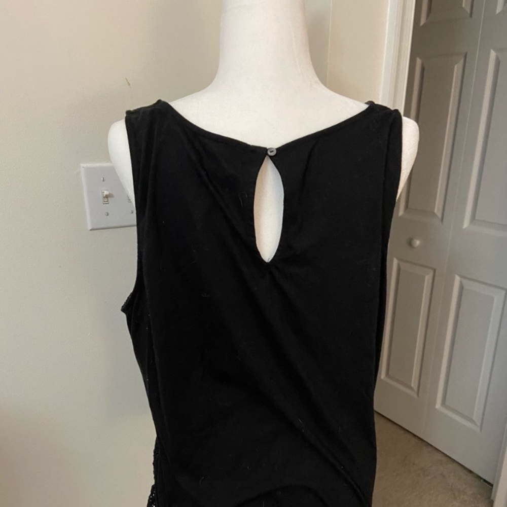 🌺 3/$15 AE Black Crochet Design Overlay Tank - Picture 2 of 3